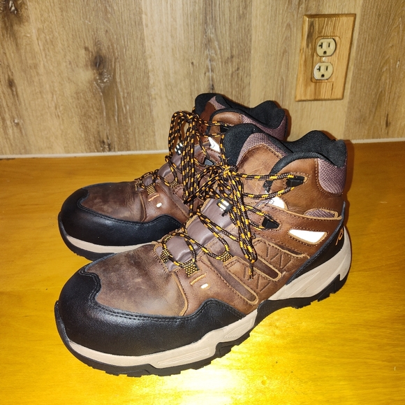 ACE Badlands Hiker